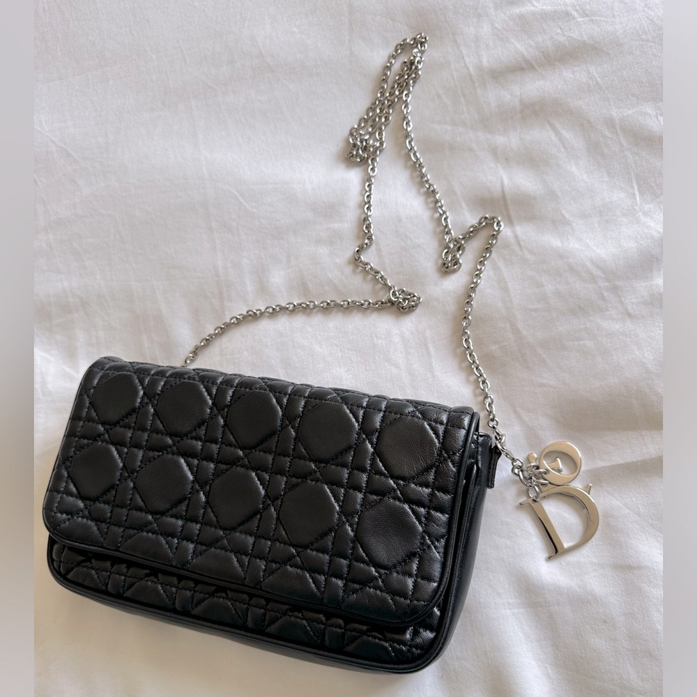 CHRISTIAN DIOR 
Lambskin Cannage Wallet on Chain Black